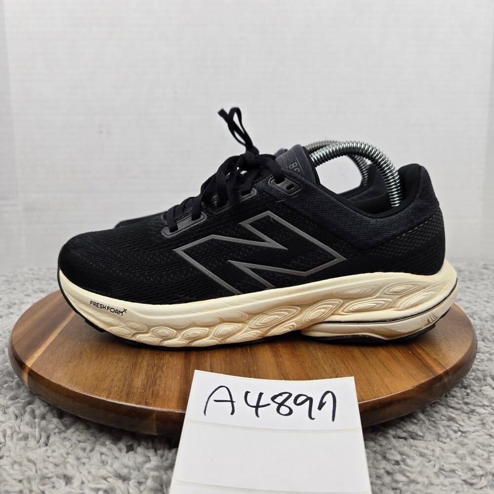 New Balance Womens 8D Wide Fresh Foam 860v14 Black White Daily Road Running Shoe